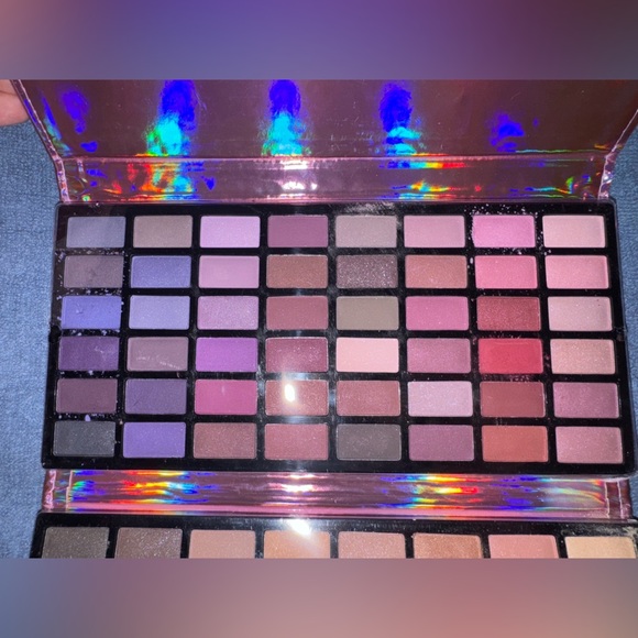 Multi-Color Eyeshadow Palette Brand New Never used. - Picture 2 of 4